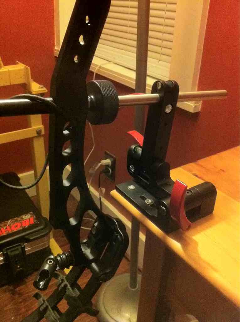 Тиски для лука PSE BOW TUNING FIXTURE